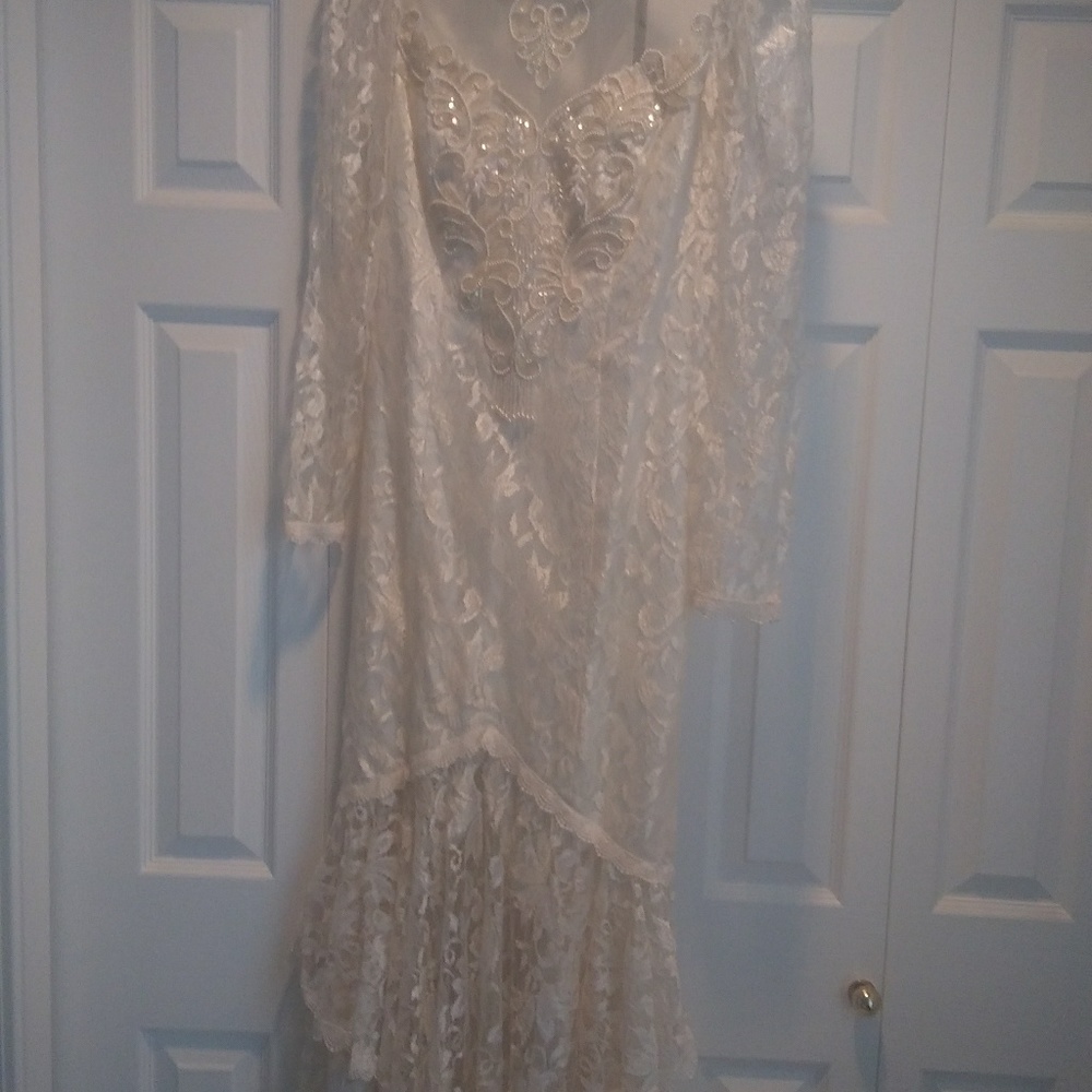 WEDDING DRESSES - Picture 8 of 8